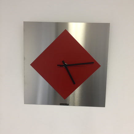BeoXL - Wandklok Red Window