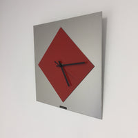 BeoXL - Wandklok Red Window