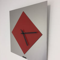 BeoXL - Wandklok Red Window