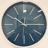 BeoXL - Wandklok White and Blue Modern Design
