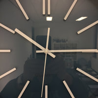 BeoXL - Wandklok White and Blue Modern Design