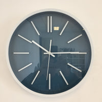 BeoXL - Wandklok White and Blue Modern Design