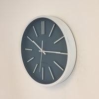 BeoXL - Wandklok White and Blue Modern Design