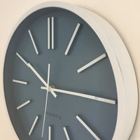 BeoXL - Wandklok White and Blue Modern Design
