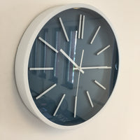 BeoXL - Wandklok White and Blue Modern Design