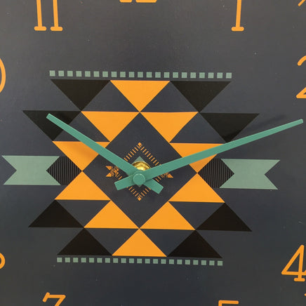 BeoXL - Wandklok TRIANGLE modern design