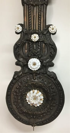 BeoXL - comtoise klok met bloemslinger &  porseleinen cupjes 