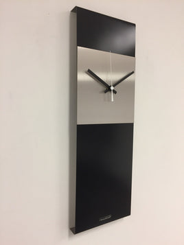 BeoXL - Wandklok LaBrand Export Design Black & White Pointer Modern Dutch Design