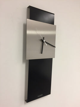 BeoXL - Wandklok LaBrand Export Design Black & White Pointer Modern Design