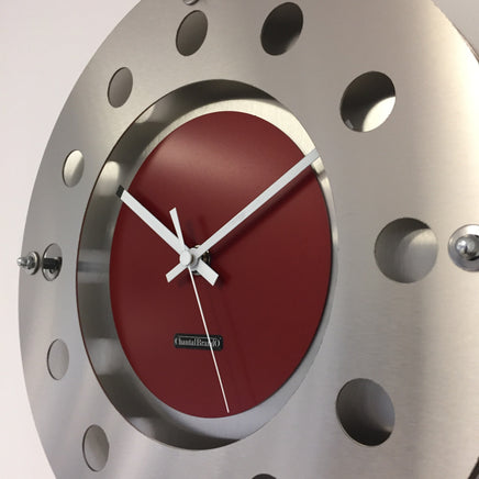 BeoXL - Wandklok mecanica kleine binnencirkel rood wit modern nederlands design handgemaakt 40 cm
