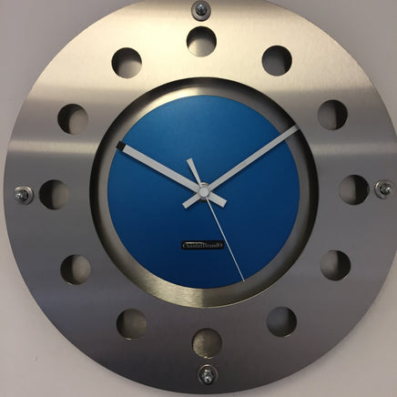 BeoXL - Wandklok mecanica kleine binnenste cirkel lichtblauw wit modern nederlands ontwerp handgemaakt 40 cm