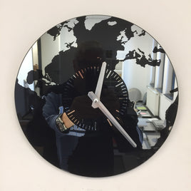 BeoXL - Wandklok Planet Earth modern design