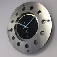 BeoXL - Wandklok mecanica kleine binnencirkel zwart blauw modern dutch design handgemaakt 40 cm