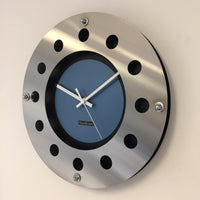 BeoXL - Wandklok mecanica kleine binnencirkel middernacht blauw wit modern nederlands design handgemaakt 40 cm