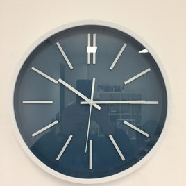 BeoXL - Wandklok White and Blue Modern Design